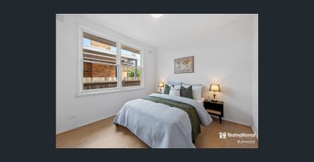 Beautifully Renovated Family Home in Prime Forest Hill Location - Photo 3