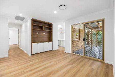 “Elevated, luxury home!” - Photo 3