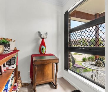 Modern Family Home! - Photo 5