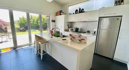 Beautiful 3-Bedroom Home with Views and Entert... - Photo 3