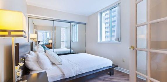 38 Elm St Very spacious modern feel yonge/dundas sq - Photo 2