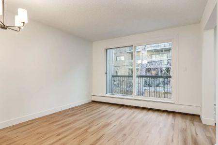 2 Bedroom - Photo 2