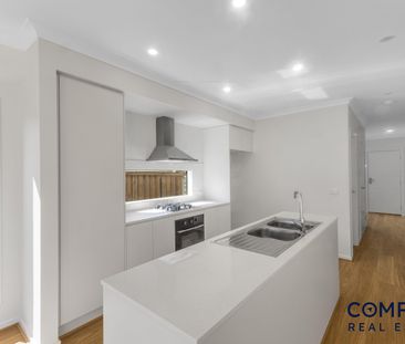 13 Ravida Way, Mickleham VIC 3064 - Townhouse For Rent | Domain - Photo 1