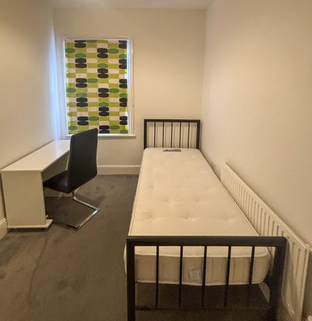 1 bedroom in a house share to rent - Photo 2