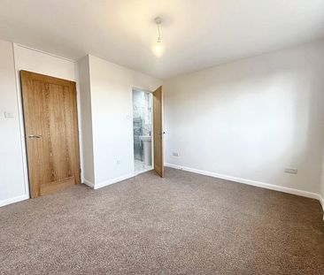 4 bedroom terraced house to rent - Photo 4