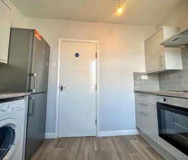 1 bedroom in a flat share to rent - Photo 3