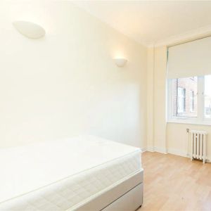 2 bedroom flat in St John's Wood - Photo 3