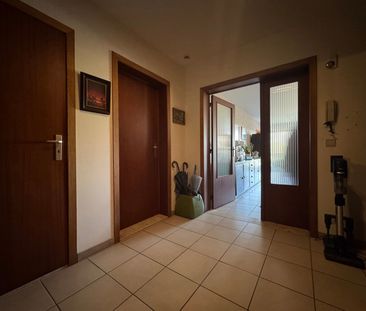 Te huur: ruim 2 slaapkamer appartement in Erembodegem! - Photo 3