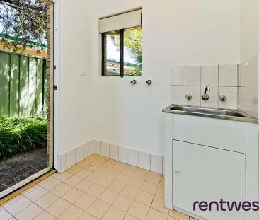 “HOMELY CHARACTER VILLA IN ALFRED COVE” - Photo 3