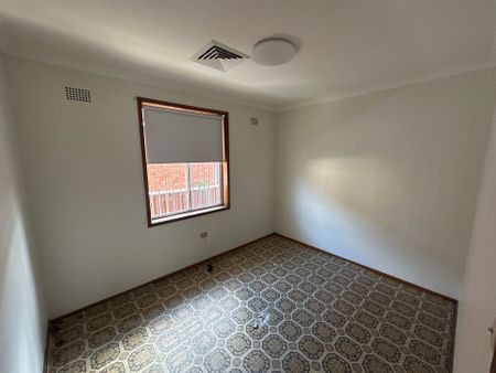 3 bedroom home in a prime location! - Photo 2