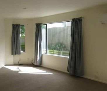 Townhouse for rent - Photo 2