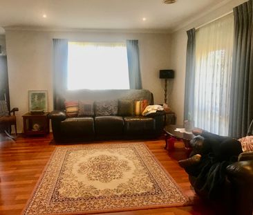 Cranbourne East - Photo 1