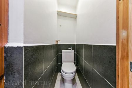 Cockspur Street, London, Westminster - Photo 2