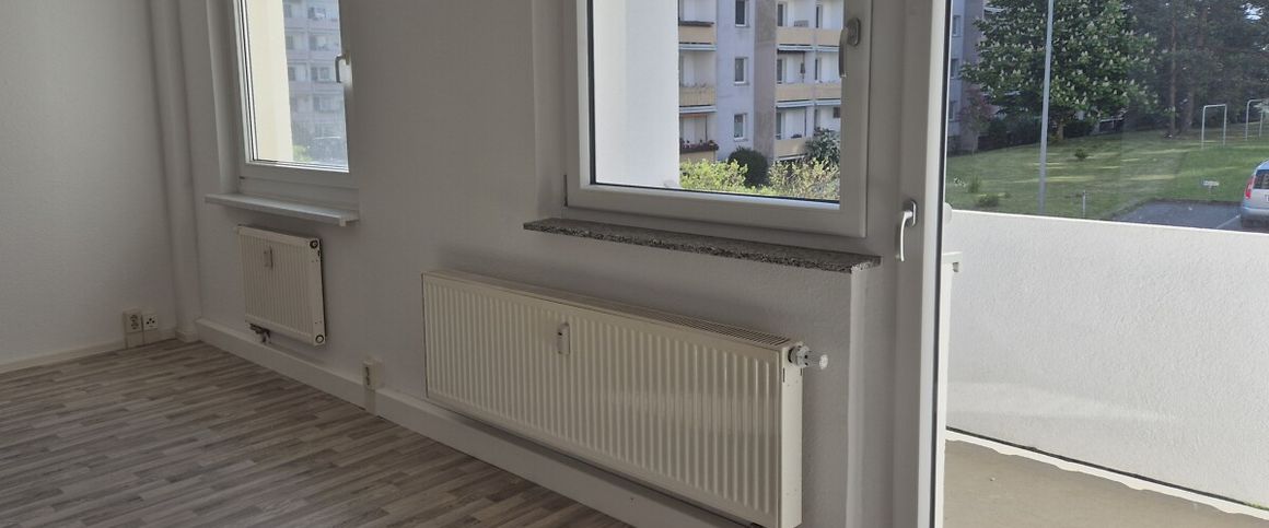 3-Raum-Wohnung mit Balkon im ersten Obergeschoss zu vermieten - Photo 1