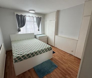 4 bedroom semi-detached house to rent - Photo 6