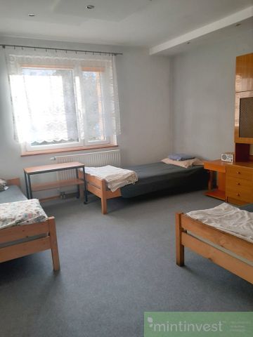 Dom wolnostojący, dla pracowników, parking - Zdjęcie 4