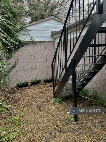 3 bedroom flat to rent - Photo 2