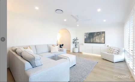 Renovated 3 bedroom Home - Photo 2