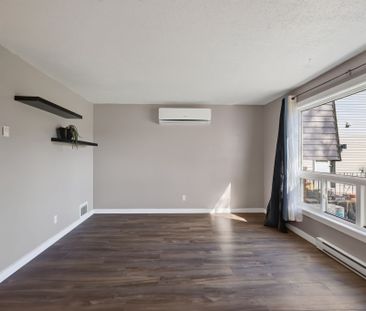 For Lease - 29 Woodvale Green Drive Unit# B, South of Baseline to K... - Photo 4