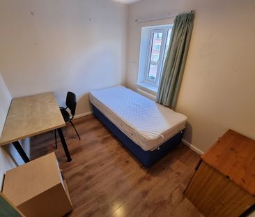 6 Bed Student Accommodation - Photo 6