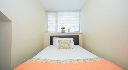 65 Headingley Avenue, Headingley, Leeds, LS6 3ER - Photo 4
