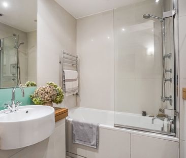 2 Bed Flat, Ironmonger Row, EC1V - Photo 4