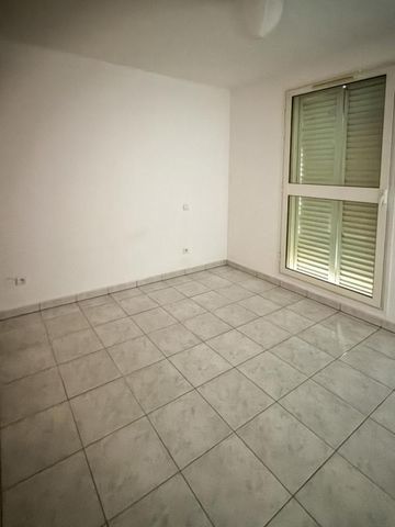 Location Appartement 5 pièces 120m² ST DENIS 97400 - Photo 2