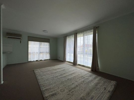Charming 2 Bedroom Unit - Photo 1