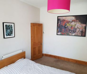 5 bedroom semi-detached house to rent - Photo 3