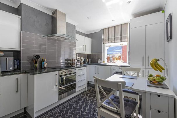 3 bedroom apartment to rent - Photo 1