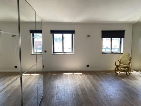 Moradia T3 remodelada com piscina e jardim para arrendamento em Alcoitão - Photo 4