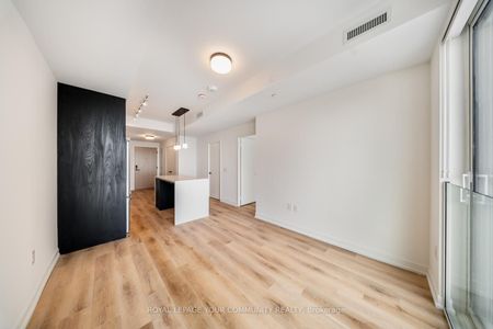 For Lease - 5 York Garden Way Unit# 701, Toronto, Ontario - Photo 2