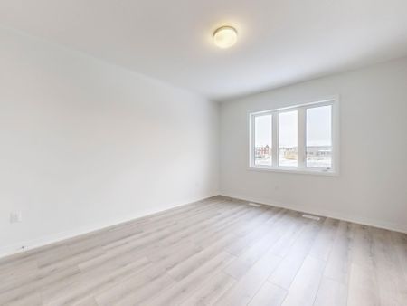 For Lease - 34 Kamper Avenue, Richmond Hill, Ontario - Photo 2