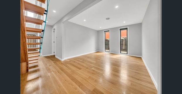 Luxury Meets Lifestyle – Four-Bedroom, Three-Bathroom Family Haven in Prime Altona North Location! - Photo 1