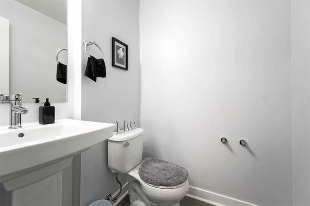 For Lease - 370 Square One Dr Drive, Mississauga, Ontario - Photo 1