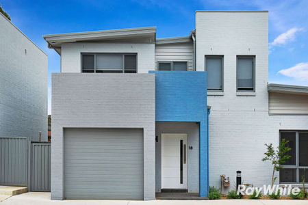 Elegant Two Bedroom Townhouse In Prestigious Robyvale Estate - Photo 5