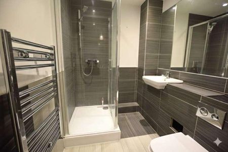 Mercury Gardens, Romford, RM1 - Photo 5