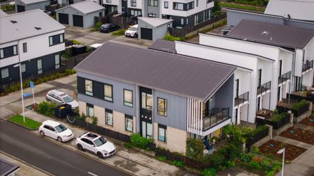 Sunny Corner Home - Photo 2