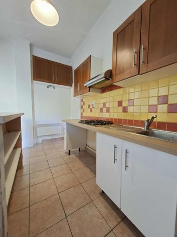 Location Appartement 2 pièces 48m² NIMES 30000 - Photo 5