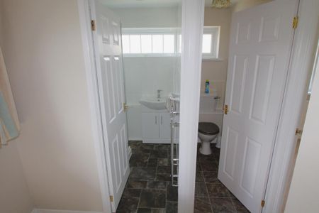 3 bedroom semi-detached house to rent - Photo 3