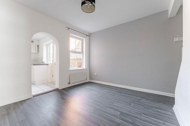 3 bedroom terraced house to rent - Photo 1