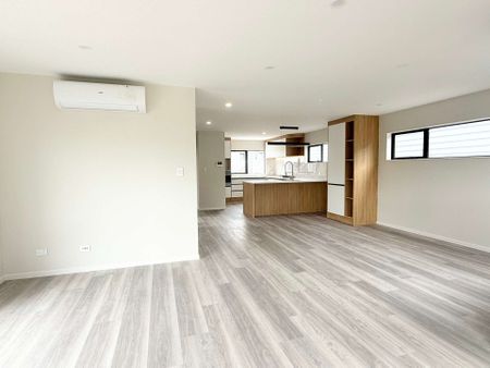 Brand new big family home in the central Glenfield - Photo 5