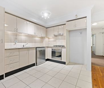 Generous Garden Apartment With Study - Photo 4