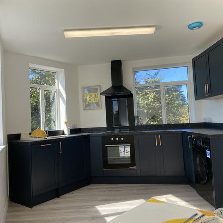 1 bedroom in a flat share to rent - Photo 4