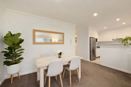 Sleek executive apartment with terrace in a tranquil central cul-de-sac - Photo 3