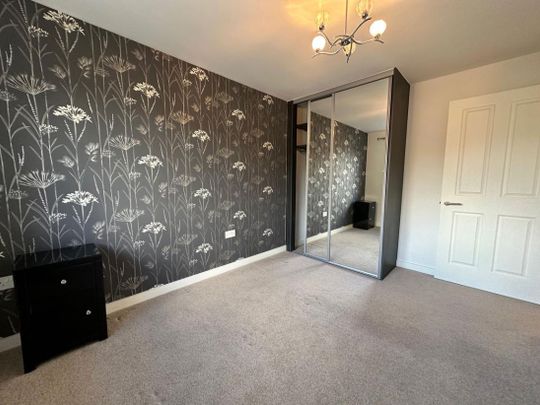 Bakestones Avenue, Delph, Oldham, Greater Manchester, OL3 5GE - Photo 1