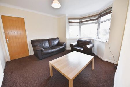 3 bedroom House in Burley Road, Leeds - Photo 3