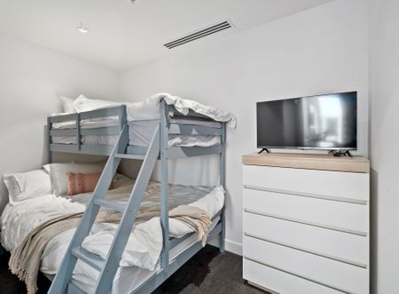 UNFURNISHED - Luxurious 2-Bed Apartment with Stunning Views in Southbank! - Photo 5