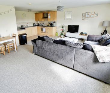 2 bedroom flat to rent - Photo 2