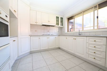 Spacious Three Bedroom Duplex - Photo 5